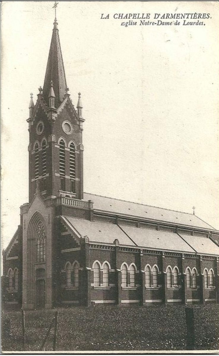 L'église Notre-Dame de Lourdes sur une photographie ancienne