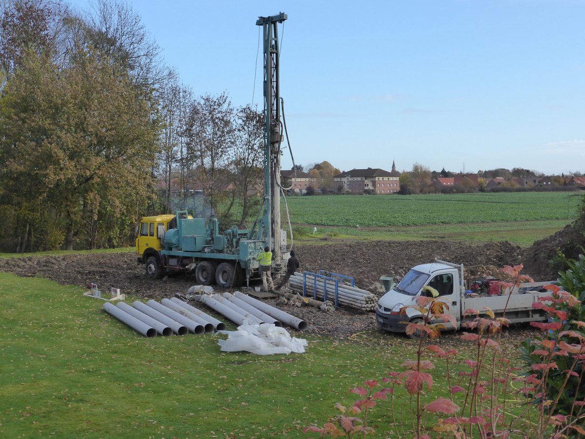 Machine de forage des micropieux sur le site des pavillons