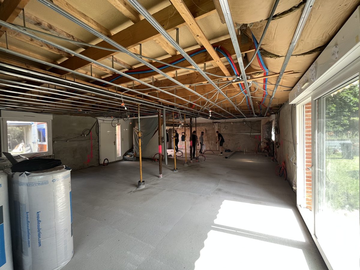 Volume intérieur du pavillon en cours de remise en état après la reprise
