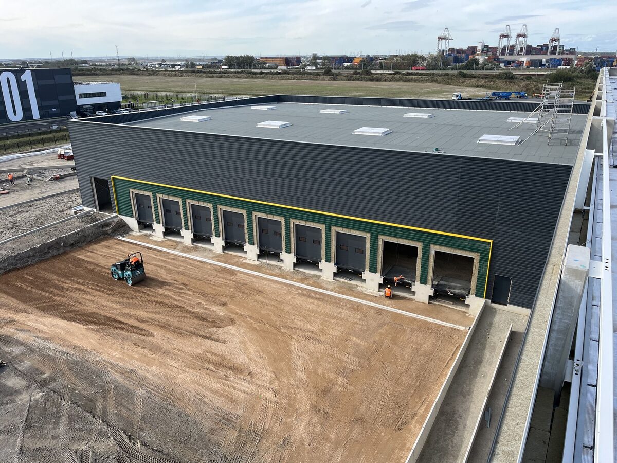 Quais en cours — compactage du sol arrière et pose bardage