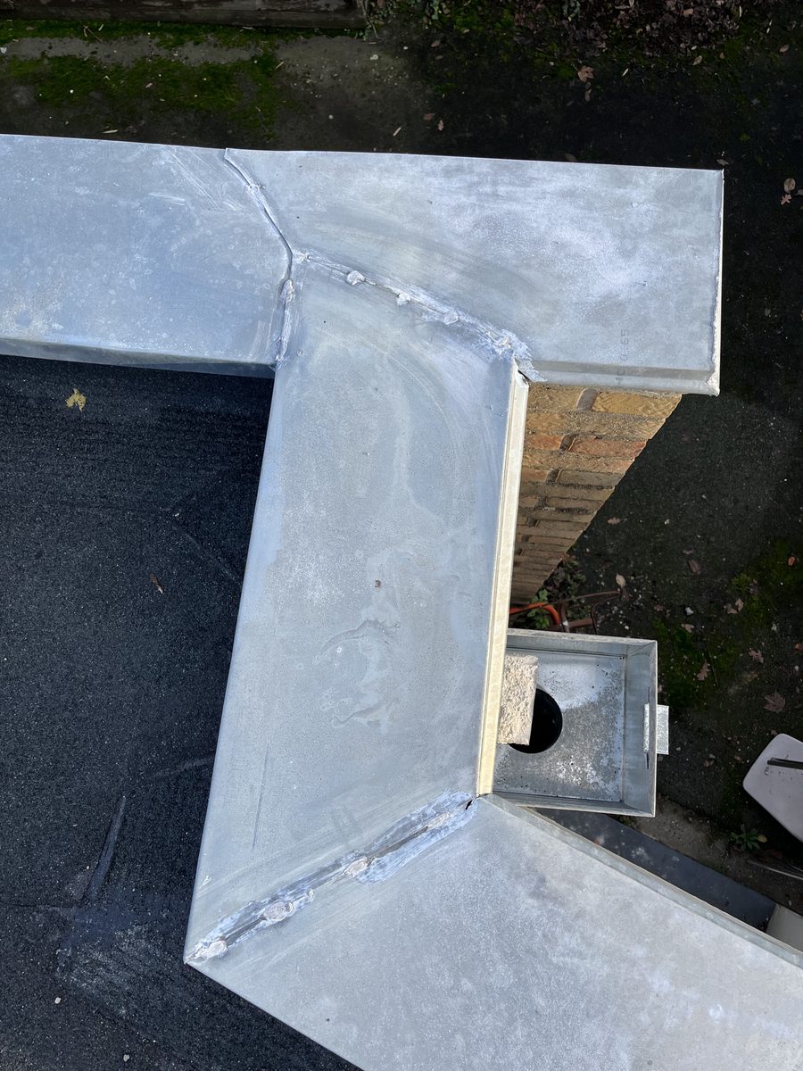 Couvertine zinc en tête d'acrotère