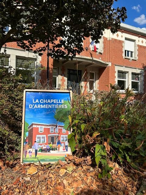 Panneau illustré de la commune devant la mairie